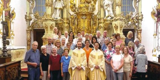 Wallfahrtsgruppe 2025, Alte Kapelle Regensburg mit Pfr. Dr. Przemyslaw Nowak (c) Pfarrei St. Lambertus Saarburger Land Wallfahrtsgruppe 2025, Alte Kapelle Regensburg mit Pfr. Dr. Przemyslaw Nowak