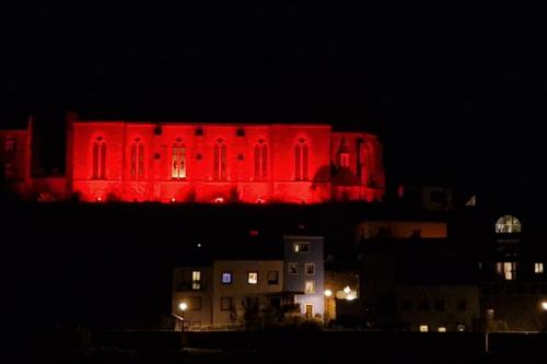 Kirchenansicht Seite Red Wednesday